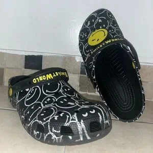 CROCS | Shoes | Crocs X Smileyworld Classic Clog M Size 8 W  display picture 3